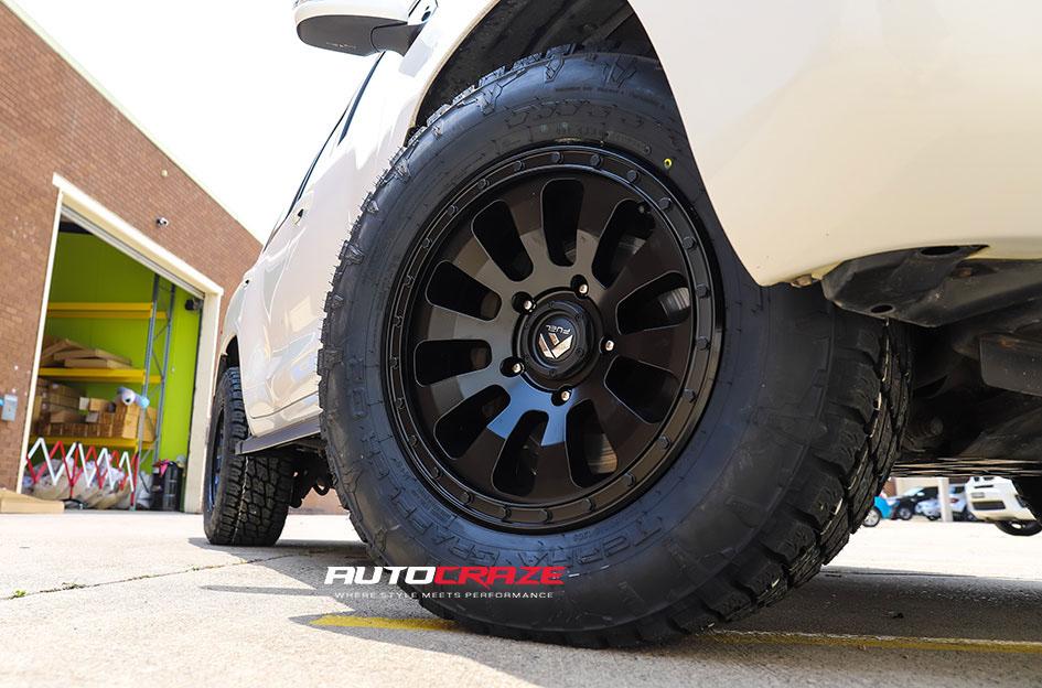TOYOTA LANDCRUSIER TACTIC MATTE BLACK